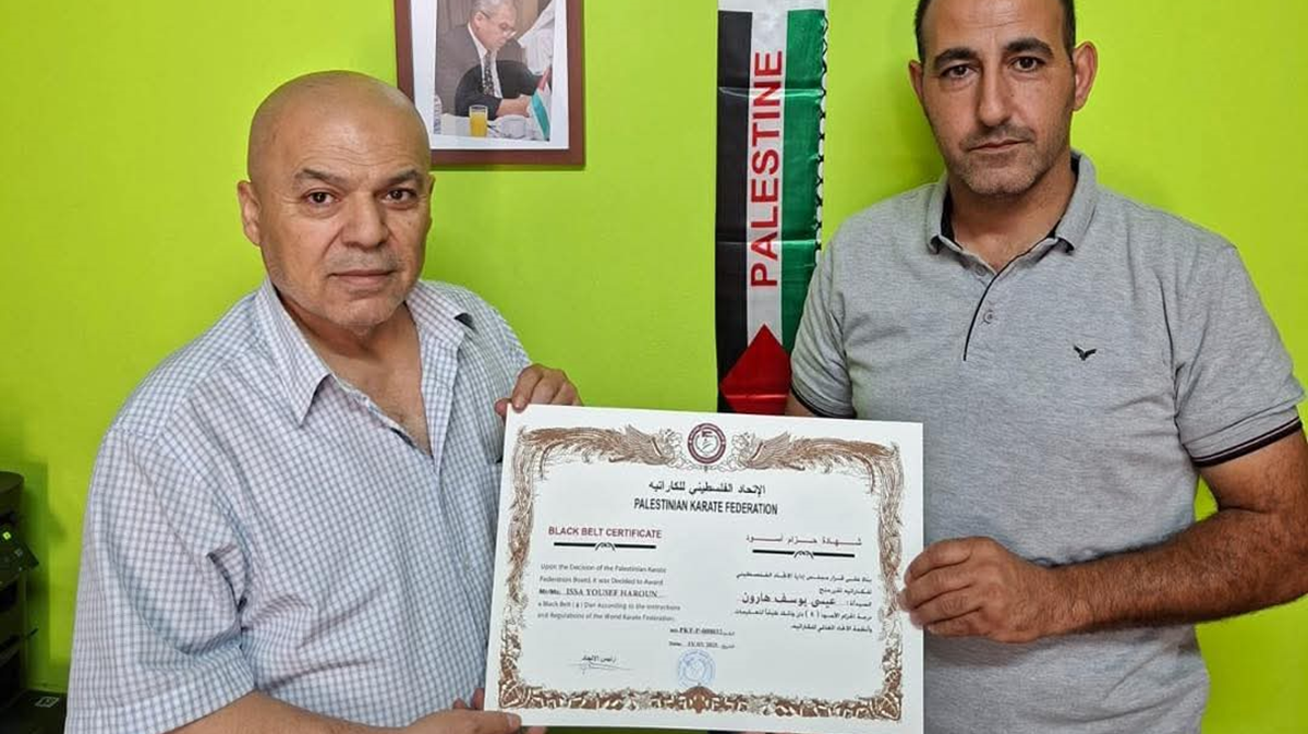 الاتحاد الفلسطيني للكاراتيه يمنح المدرب الوطني عيسى هارون الدان السادسة